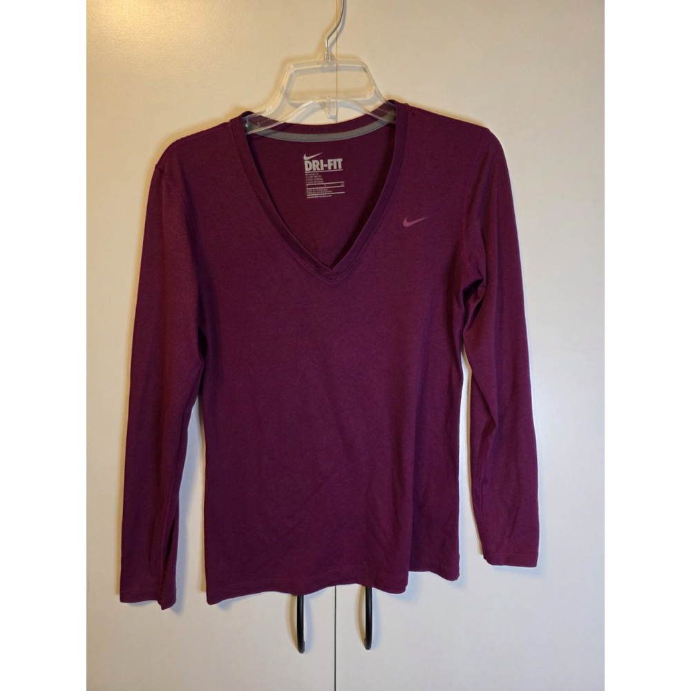 Nike Dri Fit V Neck Size M Regular Fit Long Sleeve Athleisure Swoosh Athletic